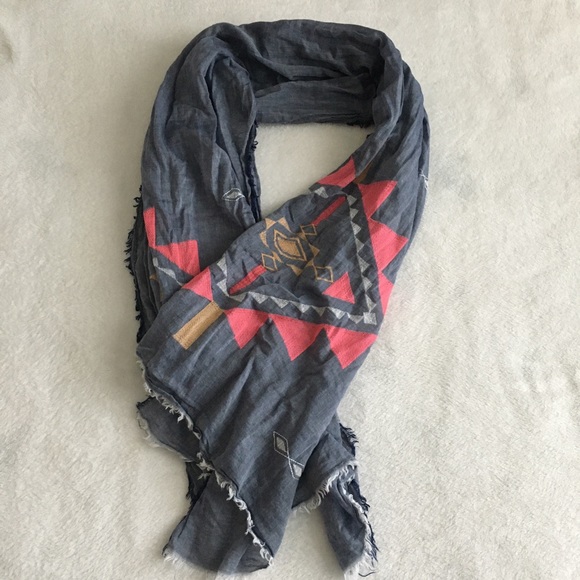 Beautiful lightweight  embroidered scarf - Picture 2 of 6